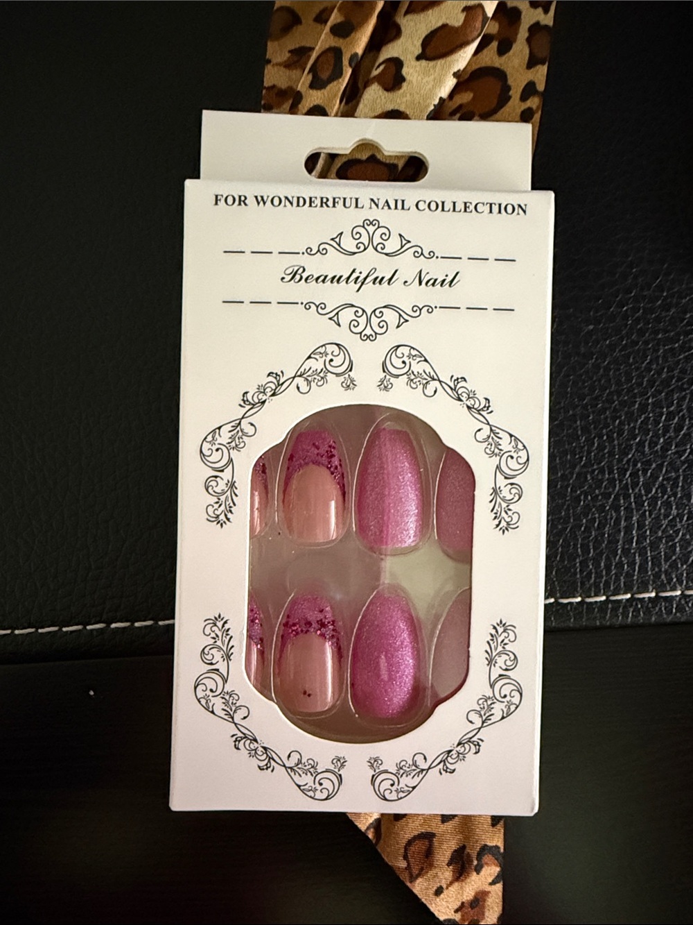 Beautiful Nail Press-On Set in Shimmering Pink